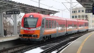 Pociąg z Wrzeszcza do Kartuz na przystanku Gdańsk Strzyża Newag SA138-005 POLREGIO