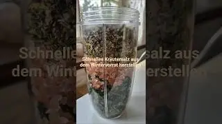 Kr&auml;utersalz aus dem Wintervorrat herstellen #wildpflanzen #salz #kr&auml;uter #mineralstoffe