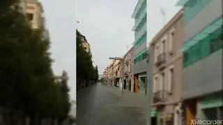 calle llena de gente sin pelos en la cabeza como el nuevo look de #folameme
