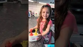 Arielle loves the @NubyUSA Animal Ice Pops & Fruitsicle!
