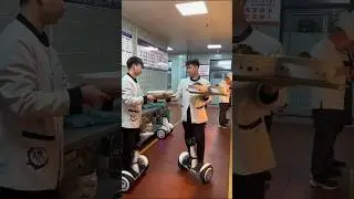 Next Level Service 🤖🍲 Robot Waiter Experience&rdquo; #RobotWaiter