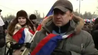 Crowds gather to support Putin