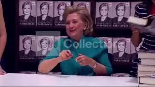 VA-HILLARY CLINTON BOOK SIGNING
