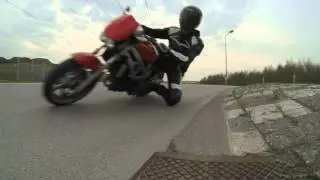 Suzuki SV650 Knee down , Close up