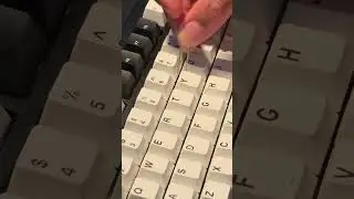 HOW TO REMOVE KEYCAPS WITH NO TOOLS!