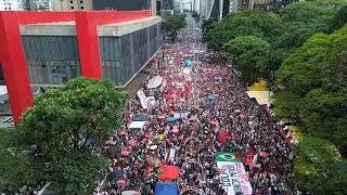 Brazilians protest a bill that would reduce former president Bolsonaro&rsquo;s time in jail