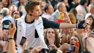 Justin Bieber Loves His Twitter Followers