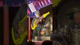 Elwood&rsquo;s 17 String Bass - ZZ Top's Got Me Under Pressure in West Palm Beach