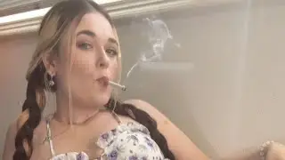 Красивые девушки курят утром, новый статус видео ll