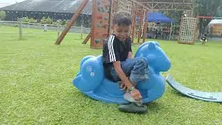 Diary Khalid ( serunya main di Playground outdoor) De Ladden Maribaya Lembang Jawa Barat 