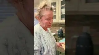 Просит отстать .