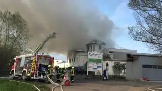 Gro&szlig;brand auf dem Flugplatz Worms am 11. April 2016