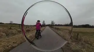 Cyklar på banvallen Västra centralbanan - Trädet till Åsarp