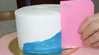 BOLO TEMA BENTO COM EFEITO M&Aacute;RMORE NA LATERAL/ BOLO MASCULINO COM LATINHA DE ENERG&Eacute;TICO 