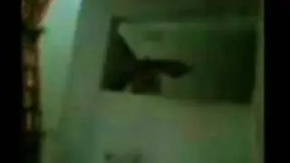 Vulto assustador no corredor