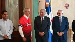 Presidente Luis Abinader entrega la bandera a los Leones del Escogido rumbo a la Serie del Caribe