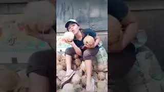 Wanita Penjual Kelapa Parut santan #yanidragon #tiktok #borubatak #sinaga