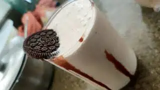 chocolate milkshake in one minute//orea shake