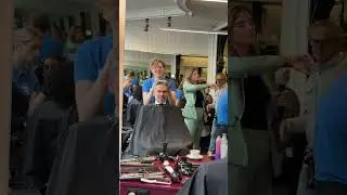 Premier Dick Schoof in de kappersstoel bij Aveda The Hague | Prinsjesdag 2024