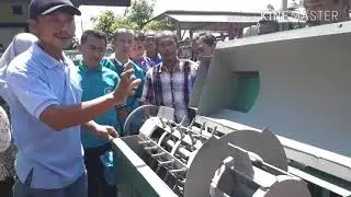 Demonstrasi Cara Penggunaan Corn Sheller atau Perontok Jagung