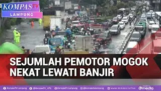 Macet Imbas Jalan di Jatinegara Jakarta Timur Banjir