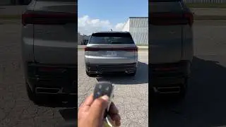 Buick Enclave 2025 года выпуска с багажным отделением и задними сиденьями