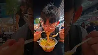 POV: Свиная шея и лапша быстрого приготовления за 1,93 доллара 🇹🇭 #таиланд #уличнаяеда