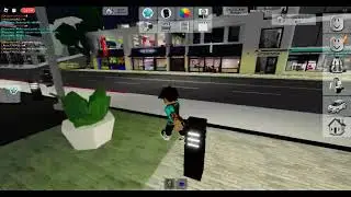 Casi todos los botonos ocultos estan debajo de mesas... secretos de BROOKHAVEN part 4