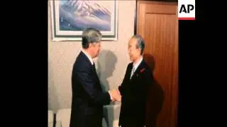 SYND 12 10 78 WEST GERMAN CHANCELLOR HELMUT SCHMIDT MEETS JAPANESE PRIME MINISTER TAKEO FUKUDA