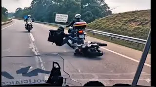 7 Ladr&otilde;es Tentando Fugir da Pol&iacute;cia de Moto