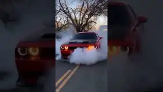 Dodge Challenger Hellcat smokes the Tires on a Burnout!