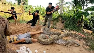 3 Brave Hunters Confront 2 Ferocious Giant Pythons Lays 100 Eggs To Save Young Man