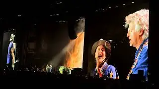 Pearl Jam - Throw your arms around me - Eddie Vedder and Neil Finn