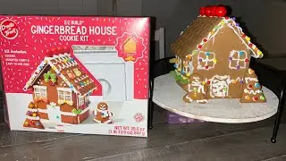 MAKING GINGERBREAD HOUSES!!! VERY HARD THEY KEPT FALLING APART!!!!!😲😲😲
