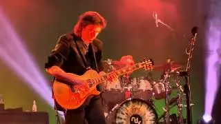 STEVE HACKETT Fly on a Windshield 