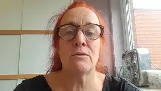 In de knipoog