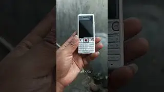 one of the first phones to feature Smile Shutter technology #sonyericsson #cybershot #oldphone