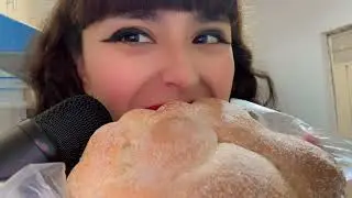 ASMR/Comiendo Pan De Muerto💀#asmr #diademuertos #asmrsleep #sonidosrelajantes #asmreating #halloween