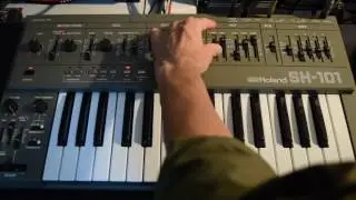 Roland SH 101 Play Demo Sequence.