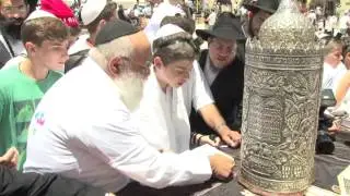 בר מצווה בכותל המערבי. חיוכו של ילד #16 simcha connection bar Mitzvahs number