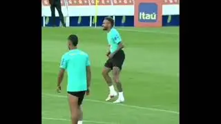 Neymar warming up in training😁😂