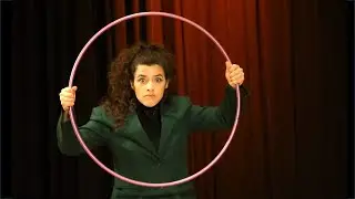 Lisa zeigt Hula Hoop am Akro am Säntis 2023