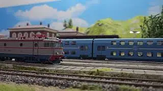 CFR Marfa 1:87   Freight train operated by an electric locomotive
