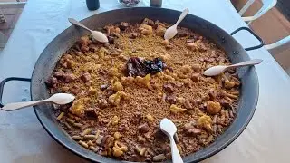 Paella de coliflor y costillas, paso a paso.