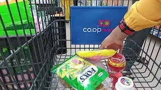 Đi vào siêu thị mua đồ 