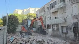 Mini Excavator Hitachi 33U Piling stones מחפר זחלי קומפקטי עורם אבנים