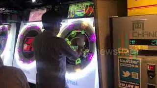 Crazy skills on an arcade machine in Japan