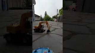 dickie rc : liebherr excavatrice 1/18 ieme  environ 36 cm