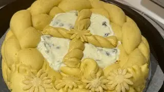 Pasca traditionala impletita in 4 cu branza si stafide