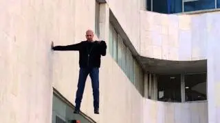 Unbelievable!!! Man Hezi Dayan Hang to a wall 13 Meter in the AIR